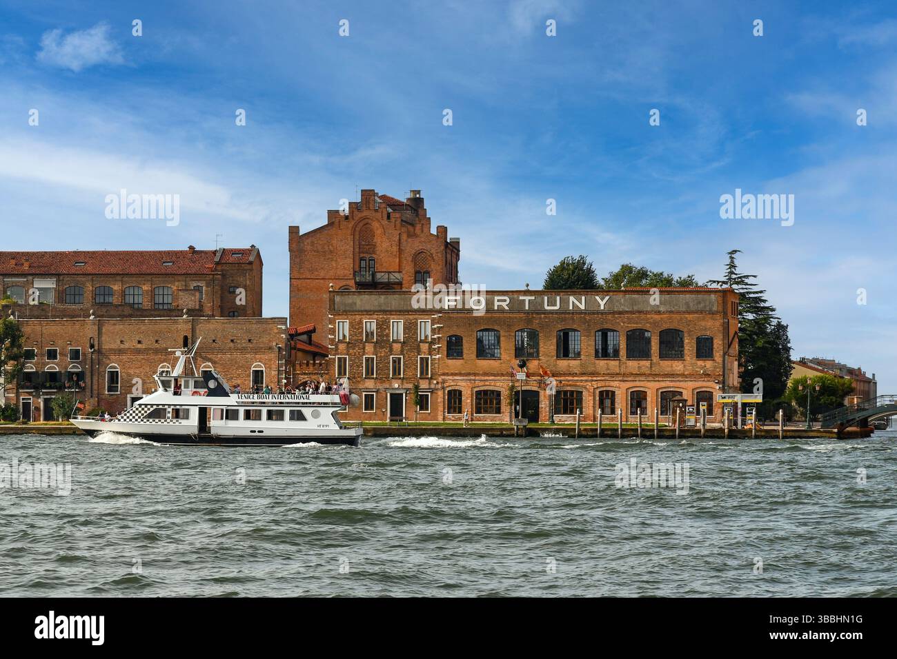 Insel Giudecca mit der Fabrik Fortuny, eröffnet 1922 von Mariano Fortuny (1871-1949), berühmt für ihre bedruckten und gefalteten Stoffe, Venedig, Italien Stockfoto