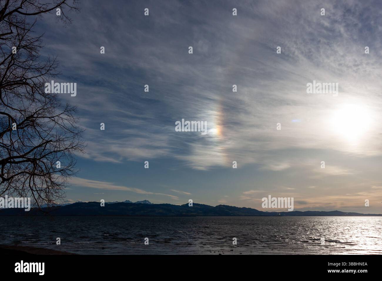 Sonnenhund-Phänomen über dem Bodensee Stockfoto