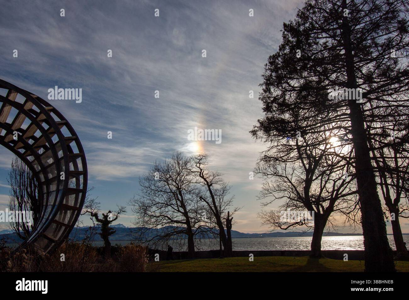 Sonnenhund-Phänomen über dem Bodensee Stockfoto