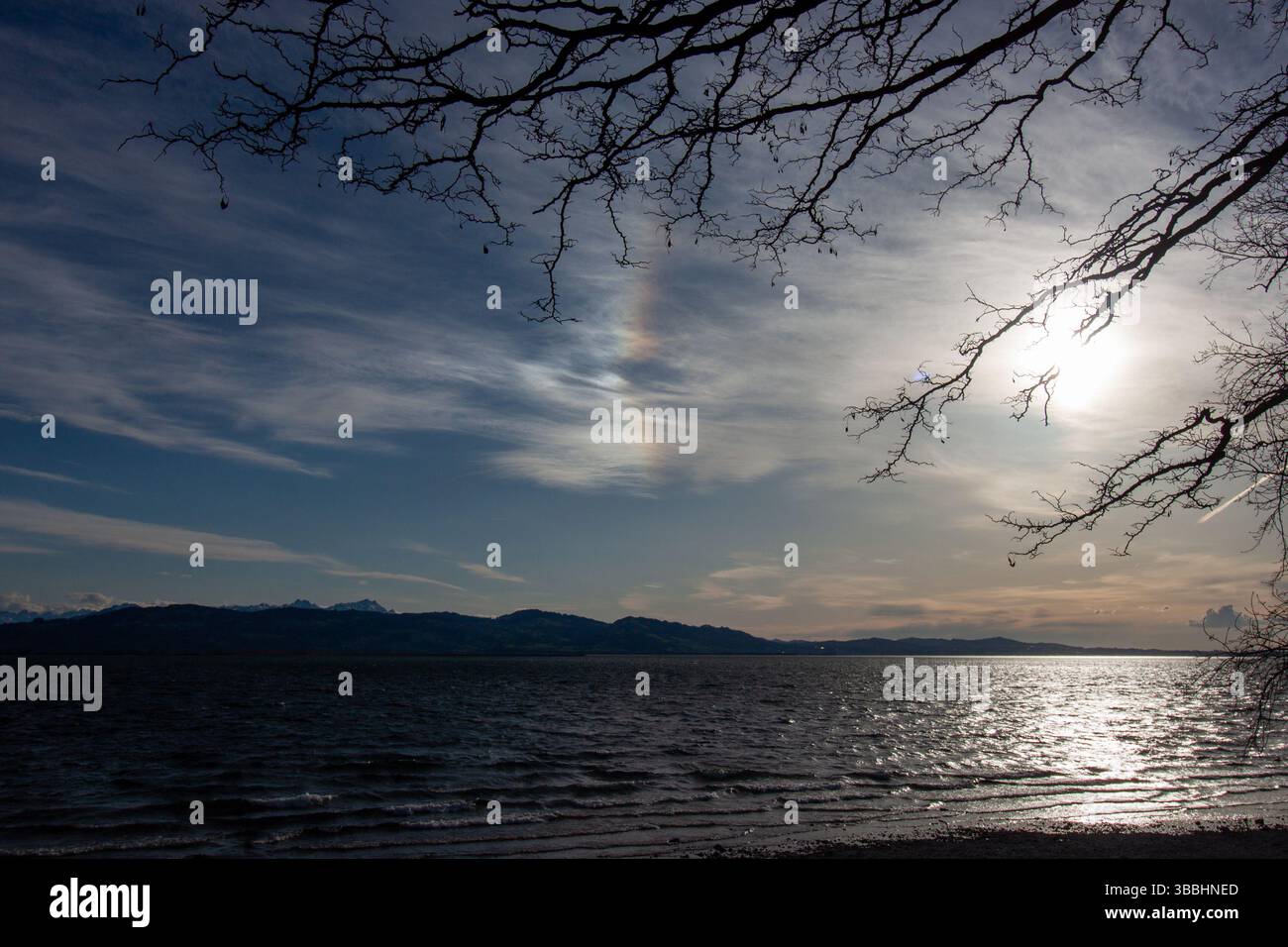Sonnenhund-Phänomen über dem Bodensee Stockfoto