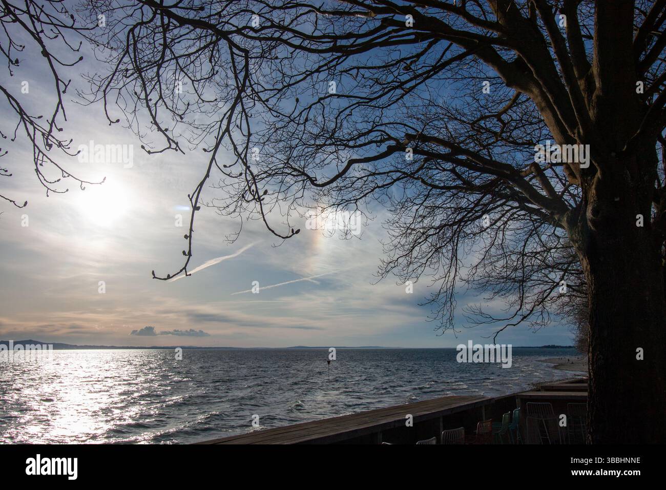 Sonnenhund-Phänomen über dem Bodensee Stockfoto