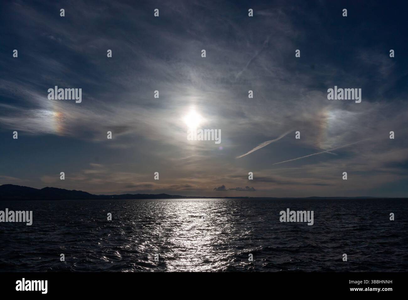 Sonnenhund-Phänomen über dem Bodensee Stockfoto
