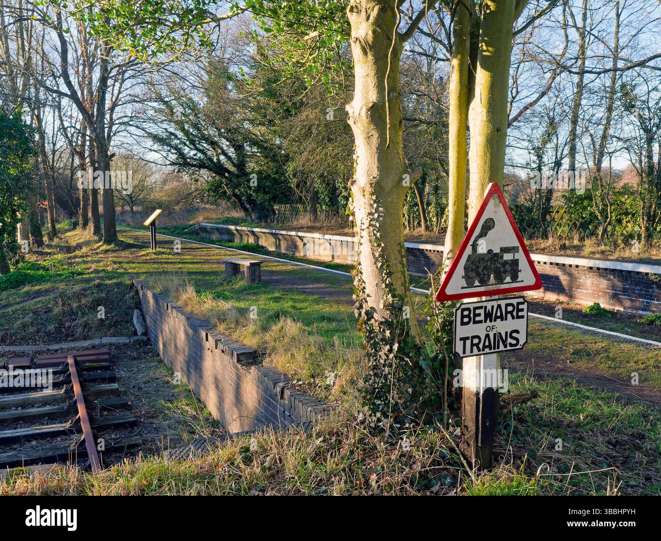 Die Honstation an der M&GN-Strecke nach Great Yarmouth wurde 1959 stillgelegt. Die Überreste werden von lokalen Freiwilligen gepflegt und die Strecke ist heute ein Fußweg. Stockfoto