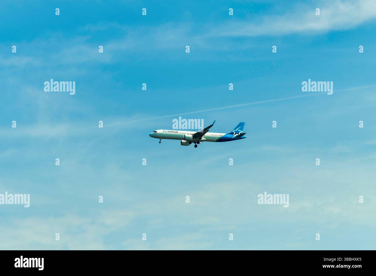 Flugzeuge auf Landeanflug - verschiedene Stockfoto