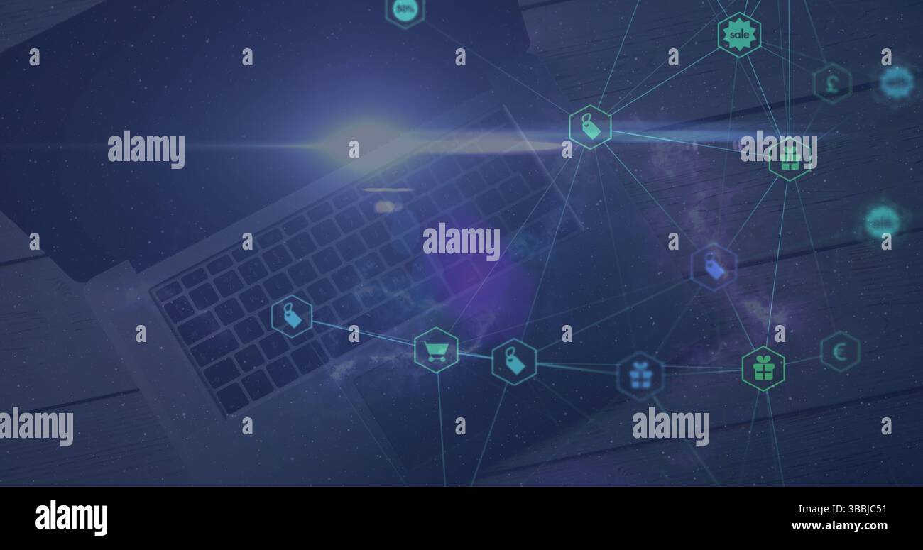 Anzeigen des E-Commerce-Symbols Netzwerk Überlagerung der Laptop-Tastatur auf dem Schreibtisch, Anzeige von Aufflackern des Gerätewagens und des Objektivs Stockfoto