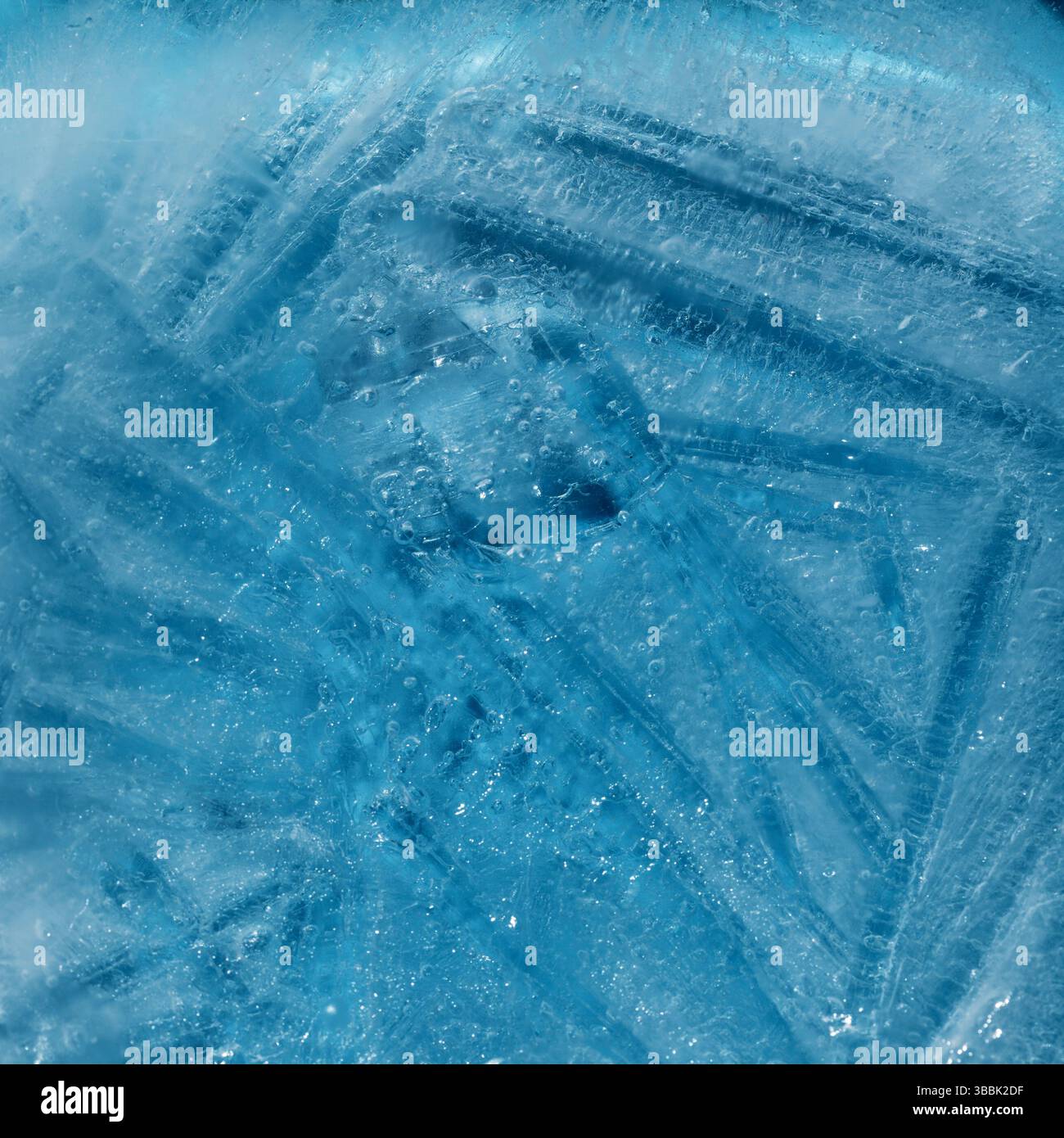 Eisstruktur mit kleinen runden Luftblasen im Inneren Stockfoto