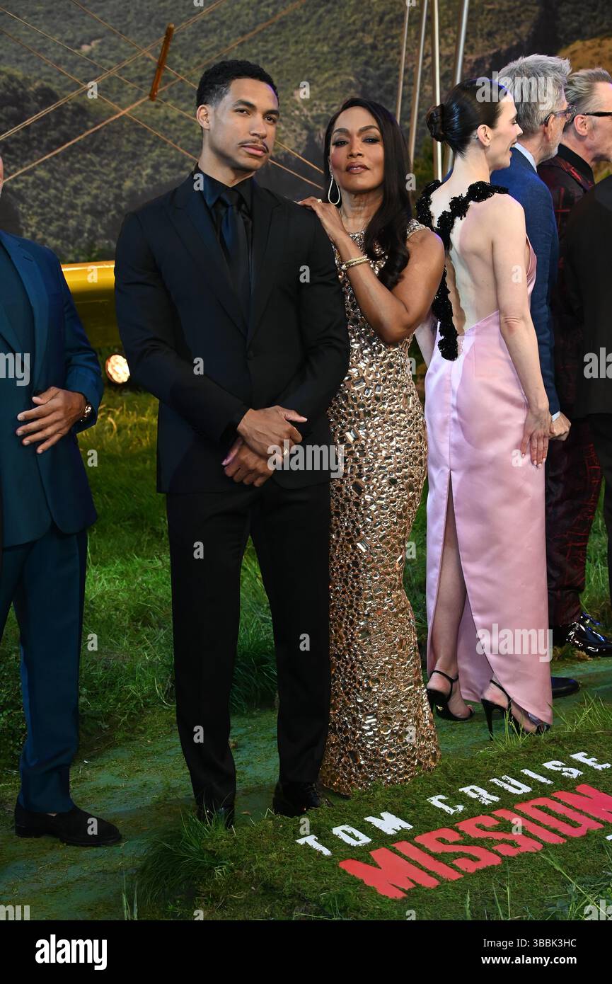 LONDON, ENGLAND – 15. MAI: Greg Tarzan Davis, Angela Bassett nimmt am 15. Mai 2025 in London, England, an der Mission: Impossible - The Final Reckononing, Teil. (Foto von 李世惠/siehe Li/Picture Capital) Credit: Siehe Li/Picture Capital/Alamy Live News Stockfoto