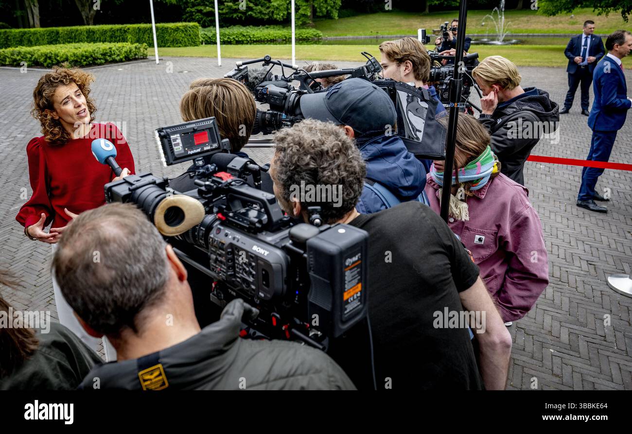 DEN HAAG - Ministerin Sophie Hermans (Klima und grünes Wachstum) nach der Tagung des Ministerrates. Das Kabinett tagt wöchentlich im Catshuis, dem offiziellen Wohnsitz des Premierministers. ANP ROBIN UTRECHT niederlande raus - belgien raus Stockfoto