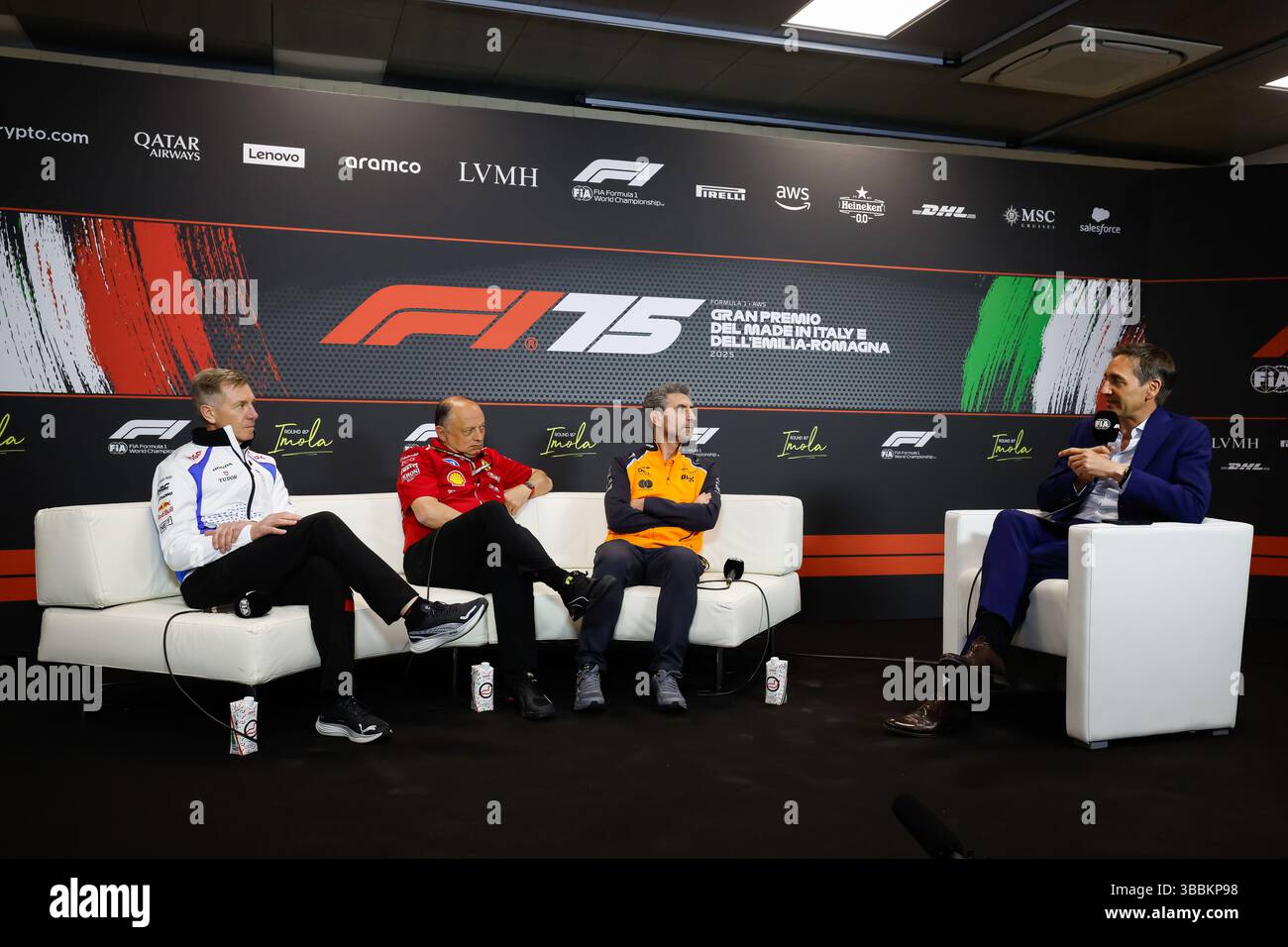 Imola, Italie. Mai 2025. GOSS Tim (gbr), Chief Technical Officer von Visa Cash App RB F1 Team, Porträt, VASSEUR Frédéric (fra), Teamchef und General Manager der Scuderia Ferrari, Porträt, STELLA Andrea (ita), Teamchef des McLaren F1 Teams, Porträt während der Formel 1 AWS Gran Premio del Made in Italy 2025 e Dell'Emilia-Romagna 2025, EMILIA Romagna Grand Prix 2025, vom 16. Mai 2025, vom 16. in Imola, Italien - Foto Javier Jimenez/DPPI Credit: DPPI Media/Alamy Live News Stockfoto