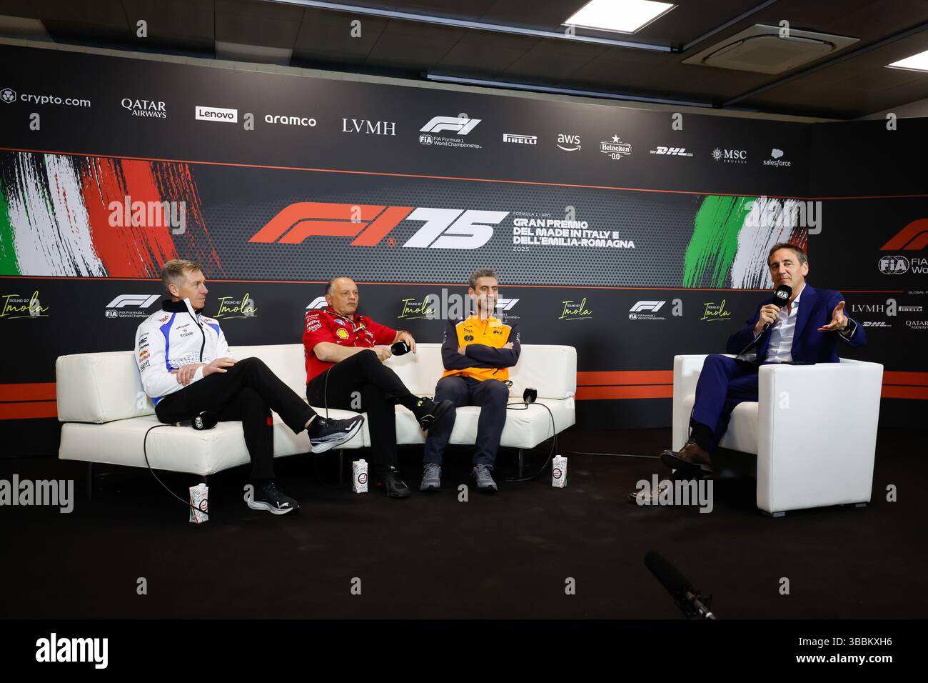 GOSS Tim (gbr), Chief Technical Officer von Visa Cash App RB F1 Team, Porträt, VASSEUR Frederic (fra), Teamchef &amp; General Manager der Scuderia Ferrari, Porträt, STELLA Andrea (ita), Teamleiterin des McLaren F1 Teams, Porträt in der Teams Pressekonferenz während der Formel 1 AWS Gran Premio del Made in Italy e Dellâ??Emilia-Romagna 2025, Emilia Romagna Grand Prix 2025, 7. Runde der FIA Formel 1 Weltmeisterschaft 2025 vom 16. bis 18. Mai 2025 auf dem Autodromo Internazionale Enzo e Dino, Italien, Ferrari, Ferrari Stockfoto