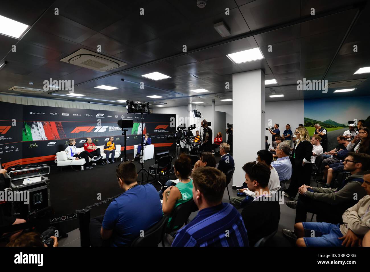 GOSS Tim (gbr), Chief Technical Officer von Visa Cash App RB F1 Team, Porträt, VASSEUR Frederic (fra), Teamchef &amp; General Manager der Scuderia Ferrari, Porträt, STELLA Andrea (ita), Teamleiterin des McLaren F1 Teams, Porträt während der Formel 1 AWS Gran Premio del Made in Italy e Dellâ??Emilia-Romagna 2025, Emilia Romagna Grand Prix 2025, 7. Runde der FIA Formel 1 Weltmeisterschaft 2025 vom 16. bis 18. Mai 2025 auf dem Autodromo Internazionale Enzo e Dino Ferrari in Imola, Italien Stockfoto