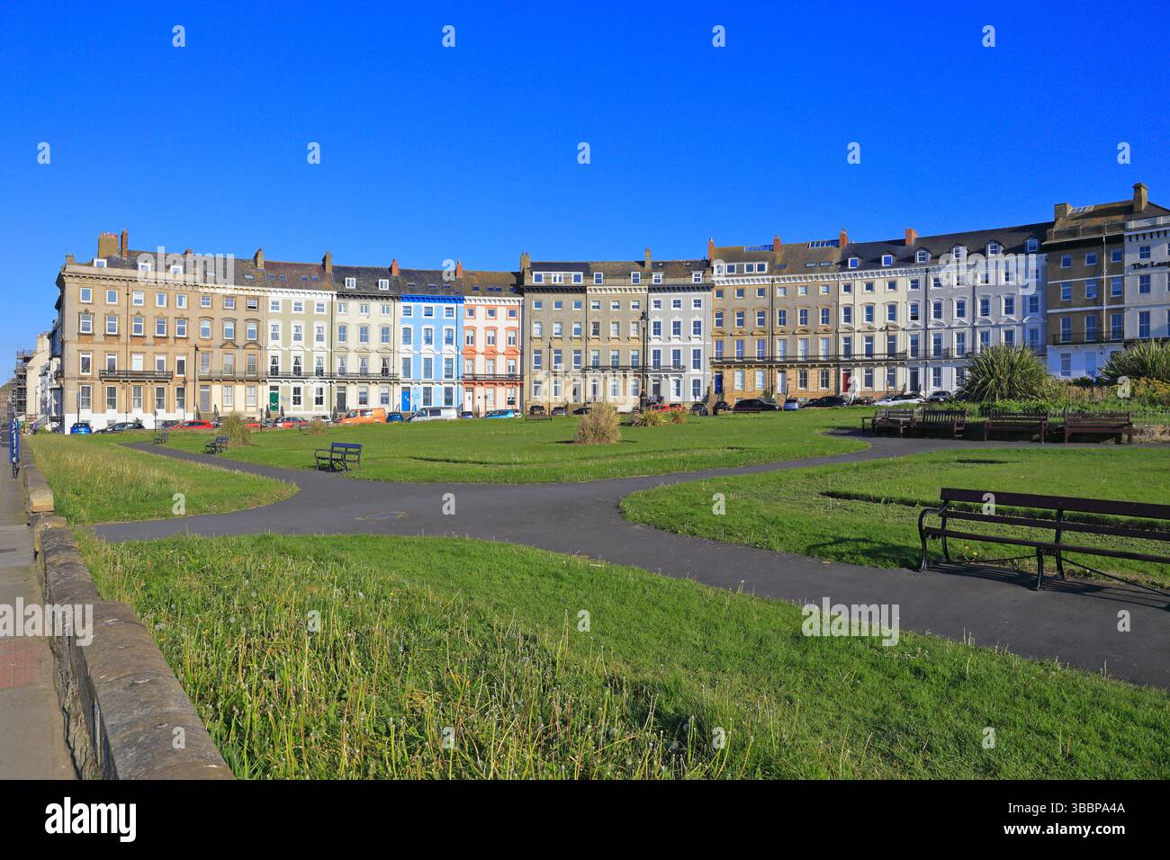 Royal Cresent and Gardens, Whitby, North Yorkshire, England, Großbritannien. Stockfoto