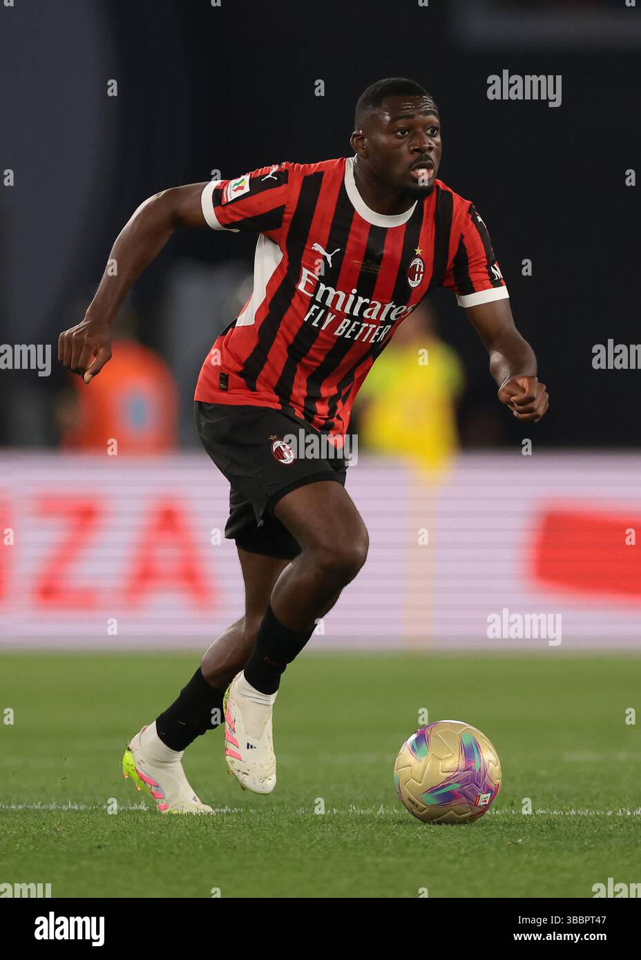 Rom, Italien. Mai 2025. Youssouf Fofana vom AC Milan beim Finale des AC Milan gegen Bologna Coppa Italia im Stadio Olimpico in Rom. Der Bildnachweis sollte lauten: Jonathan Moscrop/Sportimage Credit: Sportimage Ltd/Alamy Live News Stockfoto