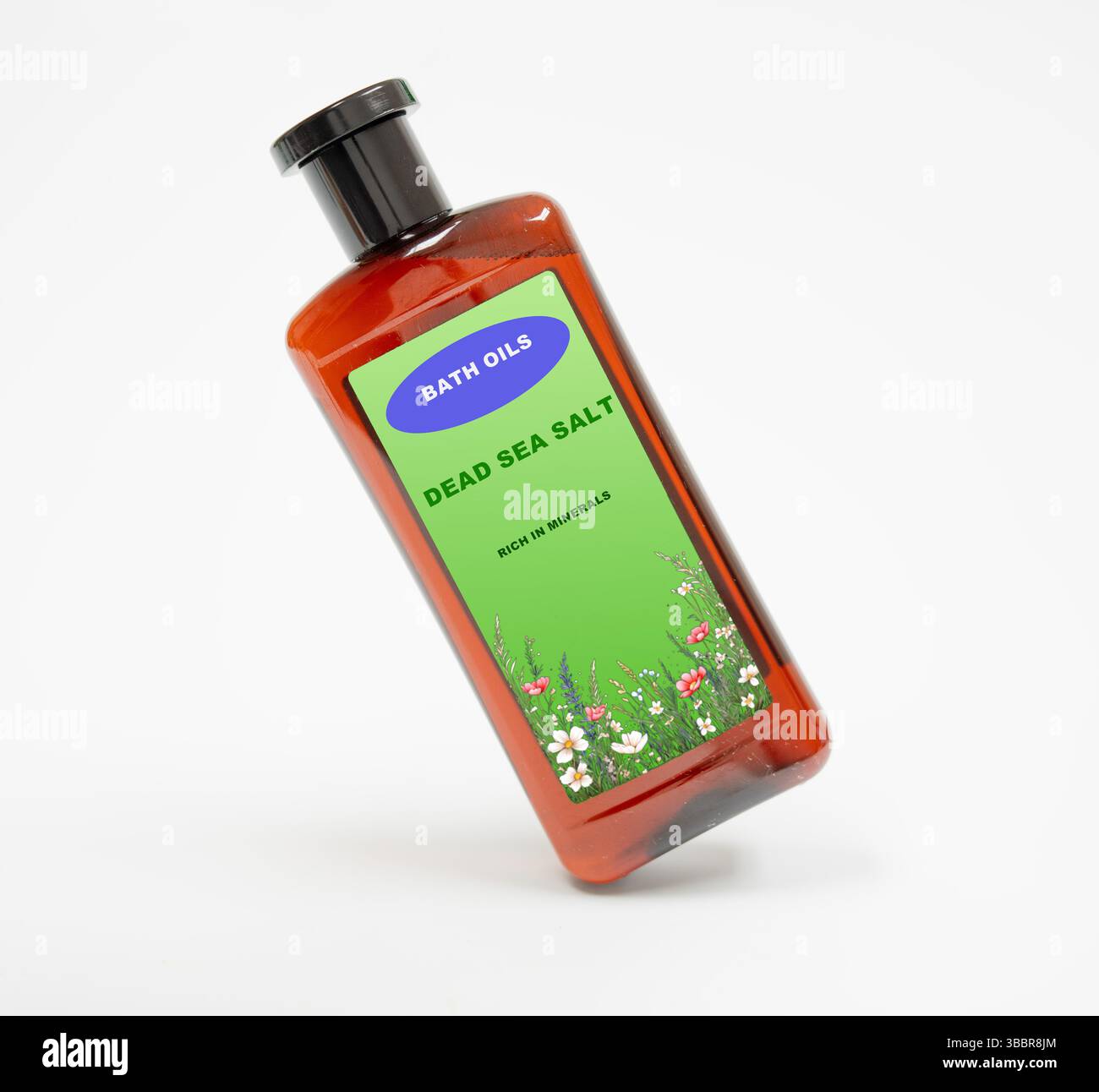 Salz aus dem Toten Meer. Verbessert die Hydratation der Haut, lindert Muskelschmerzen und fördert die Entspannung mit seinem hohen Magnesium-, Kalzium- und Kaliumgehalt. Stockfoto