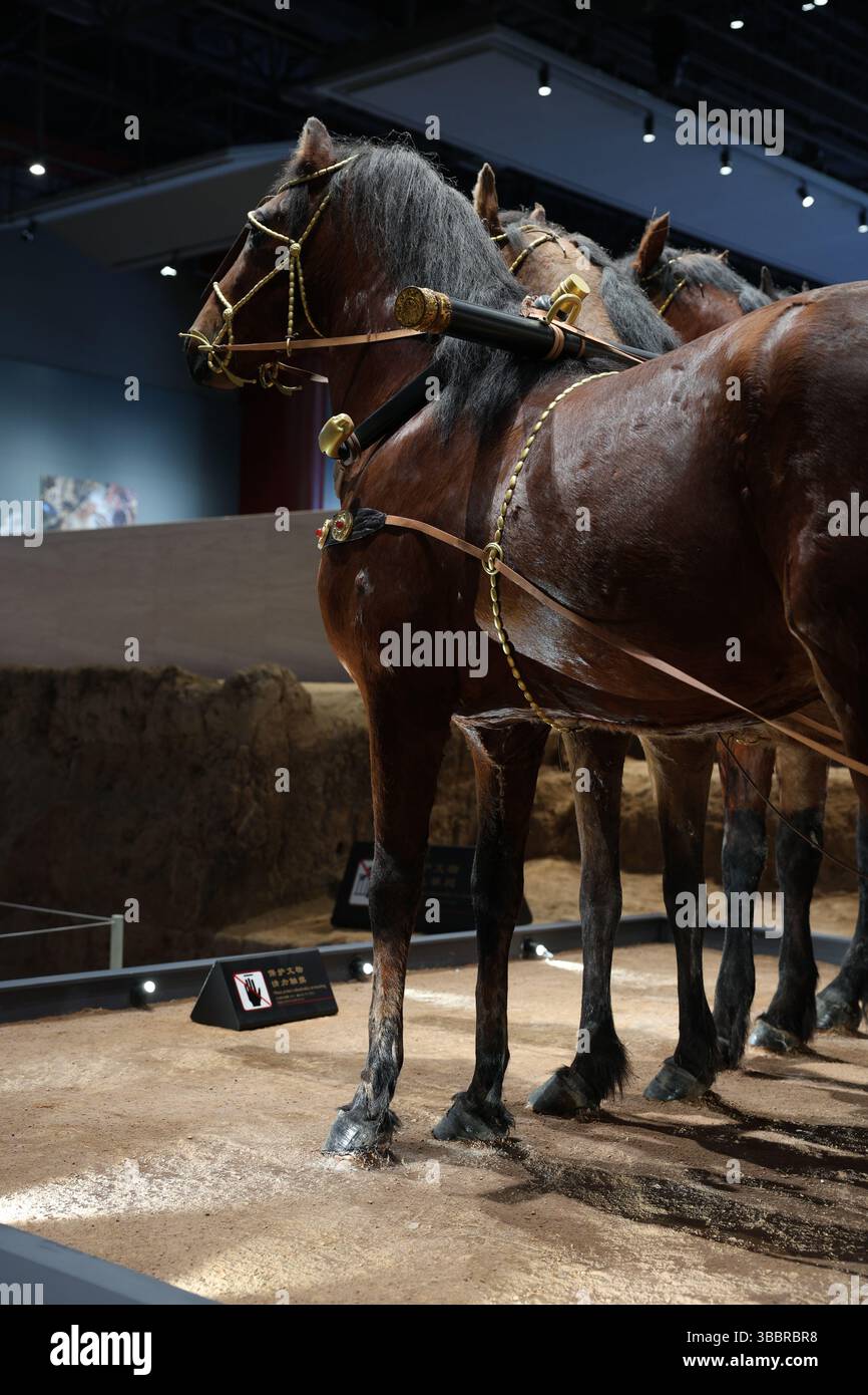 Rekonstruktion des Wagens, der aus dem Haihunhou-Grab im Nanchang Relic Museum für das Fürstentum Haihun der Han-Dynastie, China, ausgegraben wurde Stockfoto