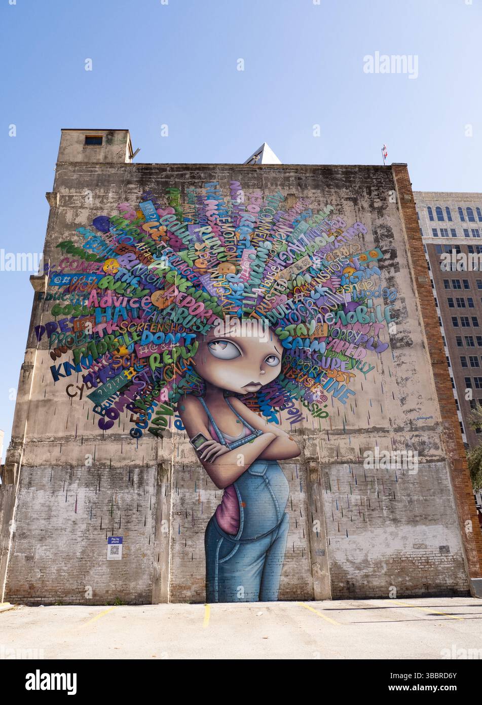Digitales Citizen Mural, das das Bewusstsein für Cybermobbing weckt, gemalt von Viniegraffiti. Gelegen im Stadtzentrum von Houston, Texas. Stockfoto