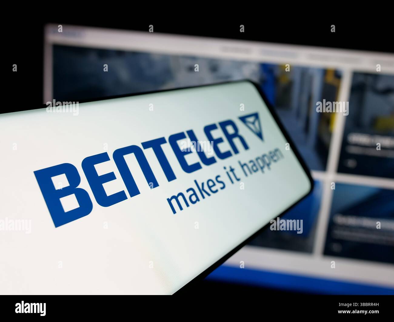 Deutschland. April 2025. In dieser Abbildung ist ein Smartphone mit dem Logo des Automobilunternehmens Benteler International AG auf dem Bildschirm vor der Website zu sehen. (Credit Image: © Timon Schneider/SOPA Images via ZUMA Press Wire) NUR REDAKTIONELLE VERWENDUNG! Nicht für kommerzielle ZWECKE! Stockfoto