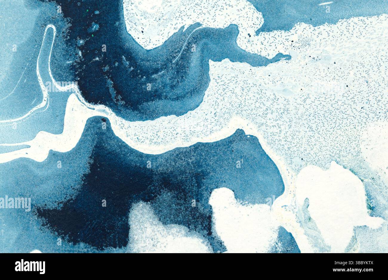 Abstrakter Hintergrund von Marmorpapier in vorwiegend blauen Farben Stockfoto