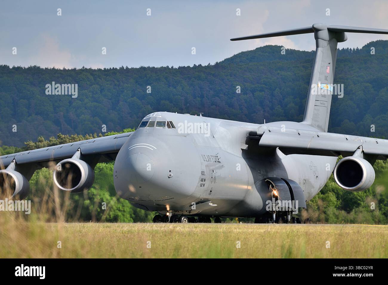 17.5.2025 US Air Force Lockheed C5 Galaxy der US Amerikanischen Luftwaffe vor dem Start auf der Ramstein Air Force Base. Ramstein Miesenbach US Air Base Rheinland Pfalz Deutschland *** 17 5 2025 US Air Force Lockheed C5 Galaxy der US Air Force vor dem Start auf Ramstein Air Force Base Ramstein Miesenbach US Air Base Rheinland Pfalz Deutschland Stockfoto