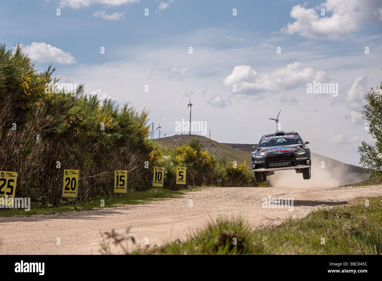 Gus GREENSMITH (GbR), Jonas ANDERSSON (Swe) auf einem SKODA Fabia RS im Einsatz während der FIA WRC Vodafone Rallye Portugal in Matosinhos, Portugal, am 17. Mai 2025. Stockfoto