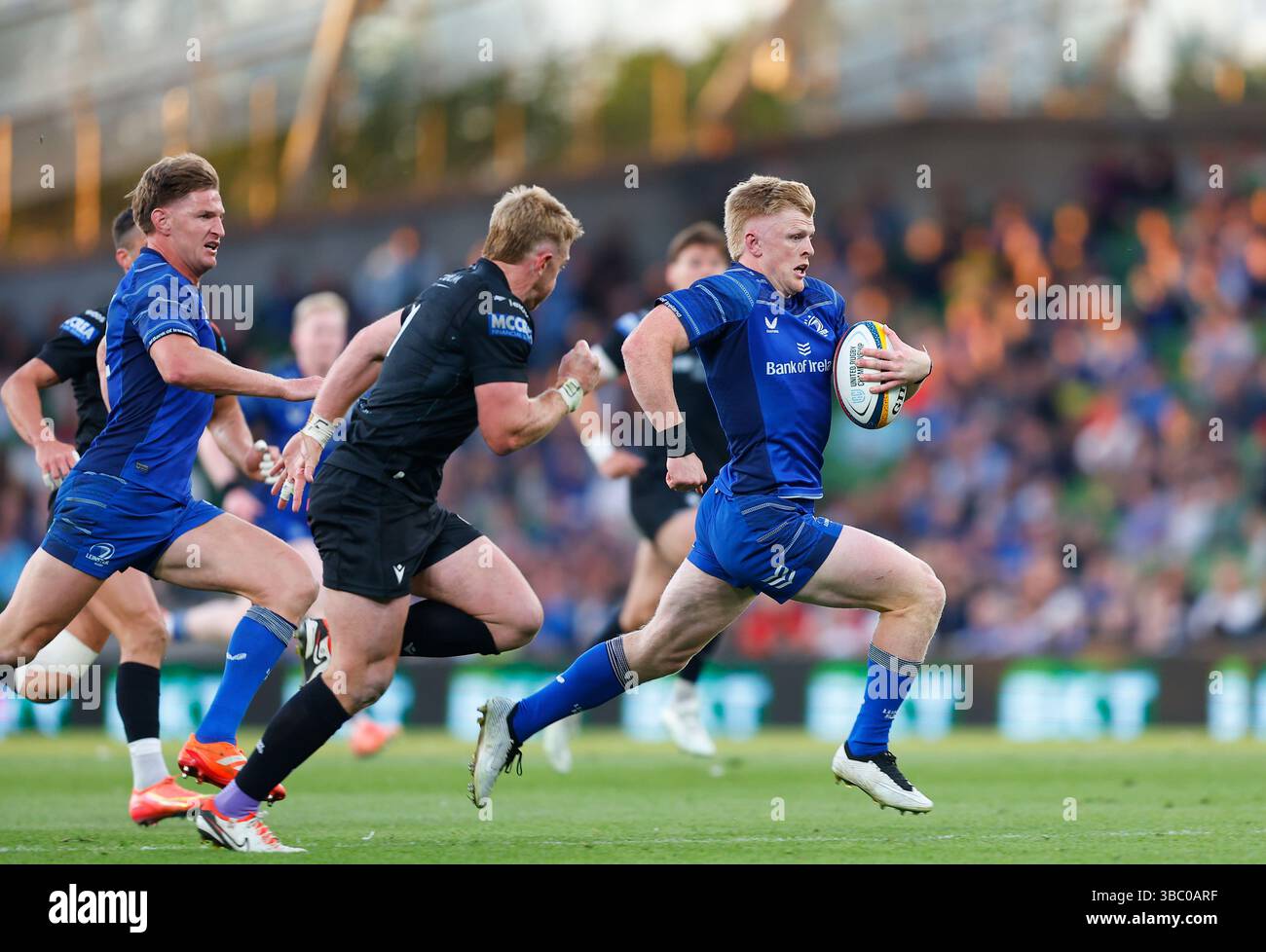 Aviva Stadium, Dublin, Irland. Mai 2025. United Rugby Championship, Leinster gegen Glasgow Warriors; Jamie Osborne aus Leinster macht einen Lauf mit dem Ball Credit: Action Plus Sports/Alamy Live News Stockfoto