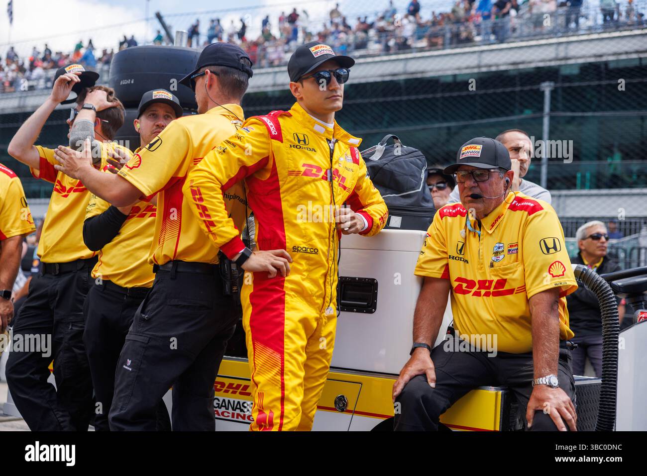 Indianapolis, USA. Mai 2025. INDIANAPOLIS, INDIANA – 17. Mai: Alex Palou, Chip Ganassi Racing Honda (10) während der Qualifikation für die NTT IndyCar Series 109. Lauf des Indianapolis 500 auf dem Indianapolis Motor Speedway am 17. Mai 2025 in Indianapolis, Indiana. (Quelle: Jeremy Hogan/Alamy Live News Stockfoto