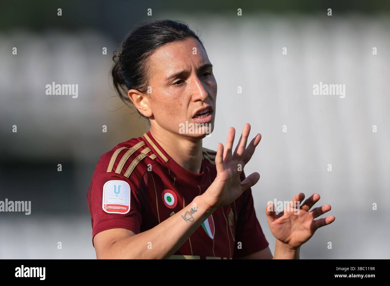 Como, Italien. Mai 2025. Lucia Di Guglielmo von AS Roma reagiert während des Endspiels Juventus vs AS Roma Coppa Italia im Stadio Giuseppe Sinigaglia, Como. Der Bildnachweis sollte lauten: Jonathan Moscrop/Sportimage Credit: Sportimage Ltd/Alamy Live News Stockfoto