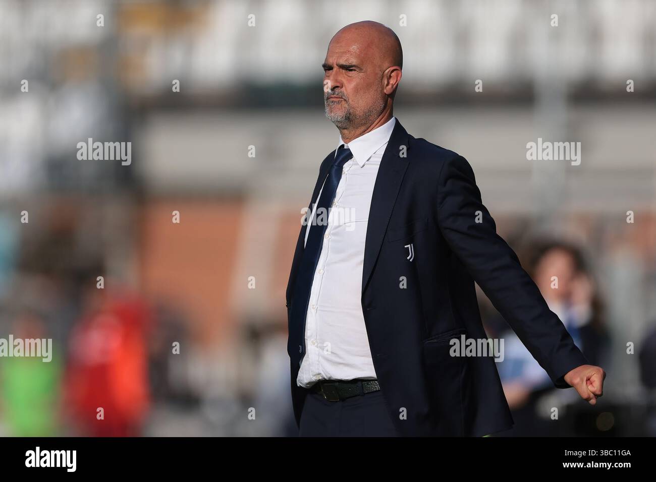 Como, Italien. Mai 2025. Massimiliano Canzi Head Coach von Juventus reagiert während des Finalspiels Juventus gegen Roma Coppa Italia im Stadio Giuseppe Sinigaglia, Como. Der Bildnachweis sollte lauten: Jonathan Moscrop/Sportimage Credit: Sportimage Ltd/Alamy Live News Stockfoto