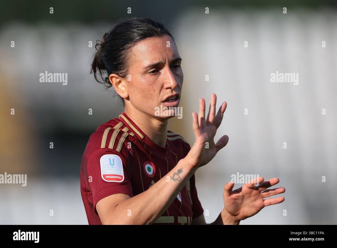 Como, Italien. Mai 2025. Lucia Di Guglielmo von AS Roma reagiert während des Endspiels Juventus vs AS Roma Coppa Italia im Stadio Giuseppe Sinigaglia, Como. Der Bildnachweis sollte lauten: Jonathan Moscrop/Sportimage Credit: Sportimage Ltd/Alamy Live News Stockfoto