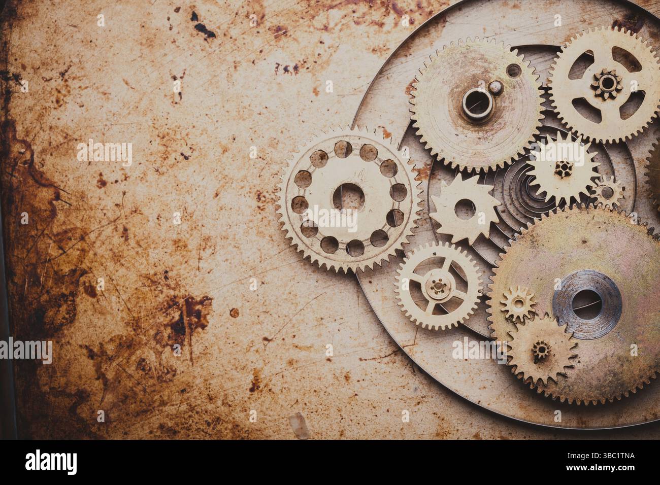 Steampunk-Hintergrund von mechanischen Uhren Details über alte Metall Hintergrund. Im Inneren der Uhr, Zahnräder Stockfoto