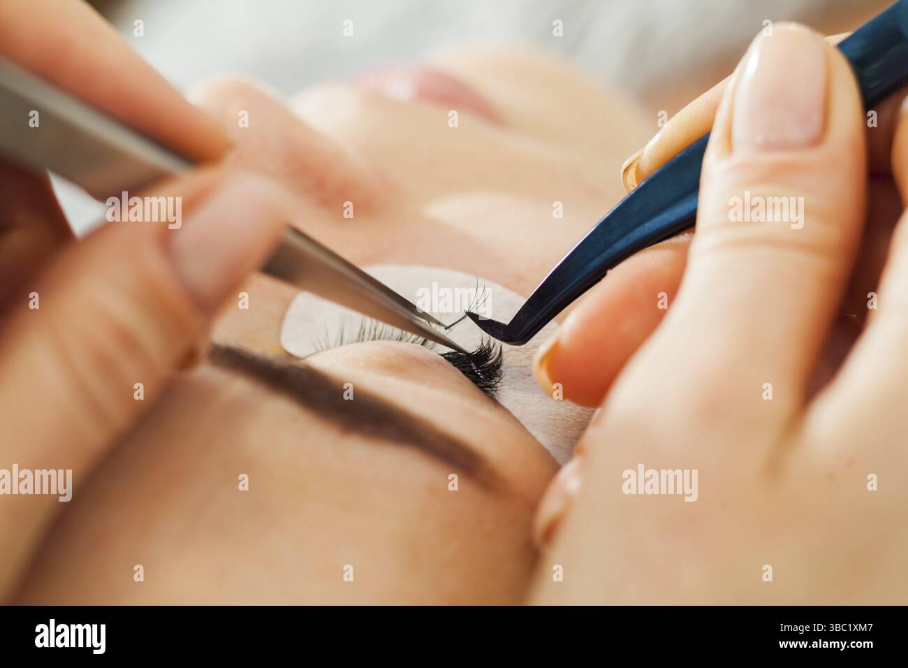 Wimpernpflege. Laminieren und Ausdehnung für Wimpern Stockfoto
