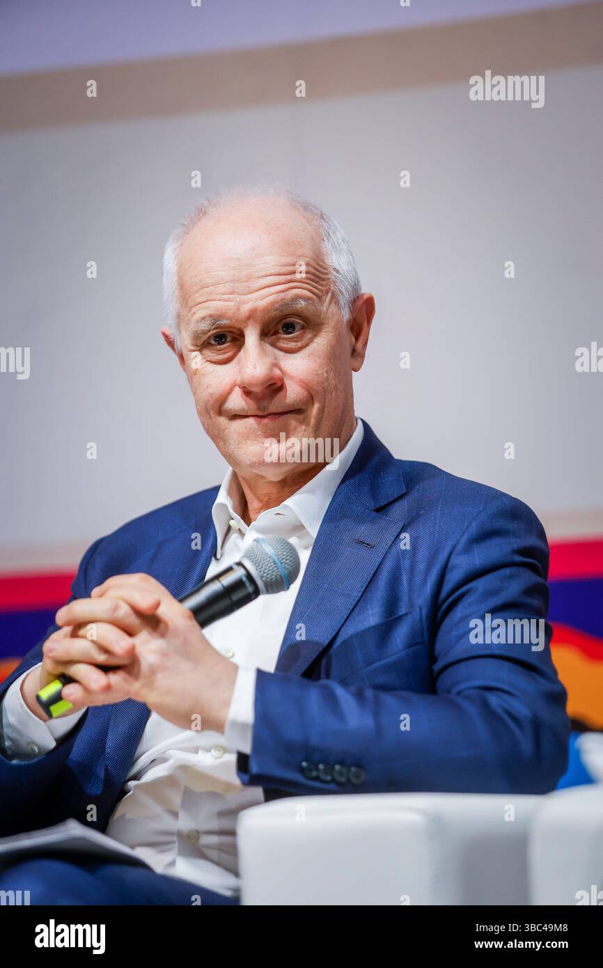 Torino, Italien. Mai 2025. Luciano Fontana alla 37a edizione del Salone del Libro di Turin. Italia - cronaca - Domenica 18 maggio 2025 (Foto Giulio Lapone/LaPresse). Luciano Fontana bei der 37. Ausgabe des Salone del Libro in Turin. Italien - Nachrichten - Domenica 18. Mai 2025 (Foto Giulio Lapone/LaPresse) die 37. Ausgabe des Salone del Libro in Turin. Italien - News - Samstag, 17. Mai 2025 (Foto Giulio Lapone/LaPresse) Credit: LaPresse/Alamy Live News Stockfoto
