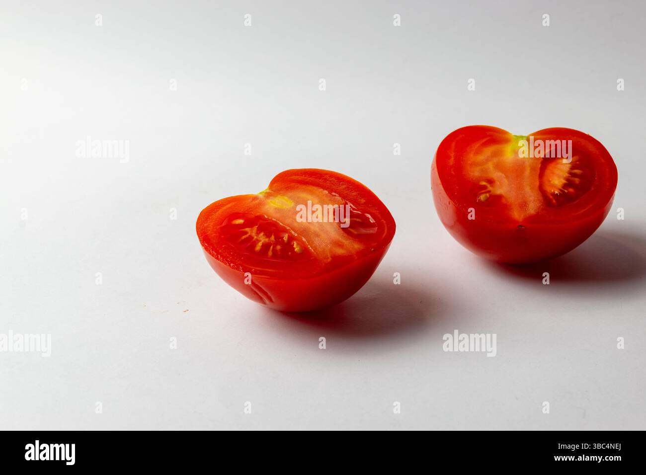 Tomate und weißer Hintergrund Stockfoto