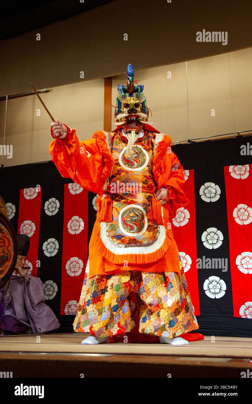 Gagaku- und Bugaku-Hofmusik und -Tanz in der Yasaka Hall Gion Corner, Kyoto, Japan Stockfoto