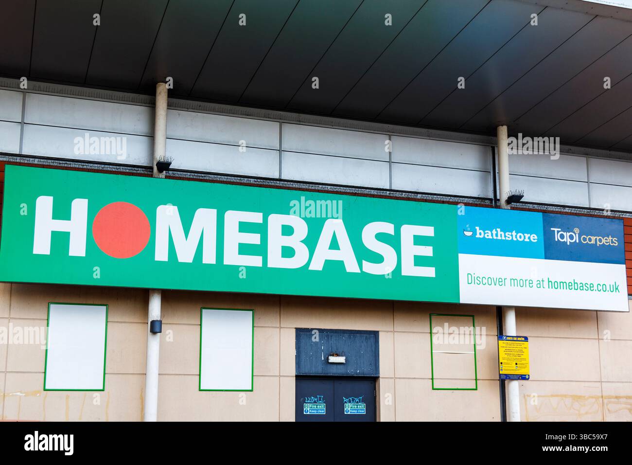 Ein Homebase-Geschäft, das jetzt geschlossen ist, im Arena Shopping Park auf den Green Lanes in Haringey, London, Großbritannien Stockfoto