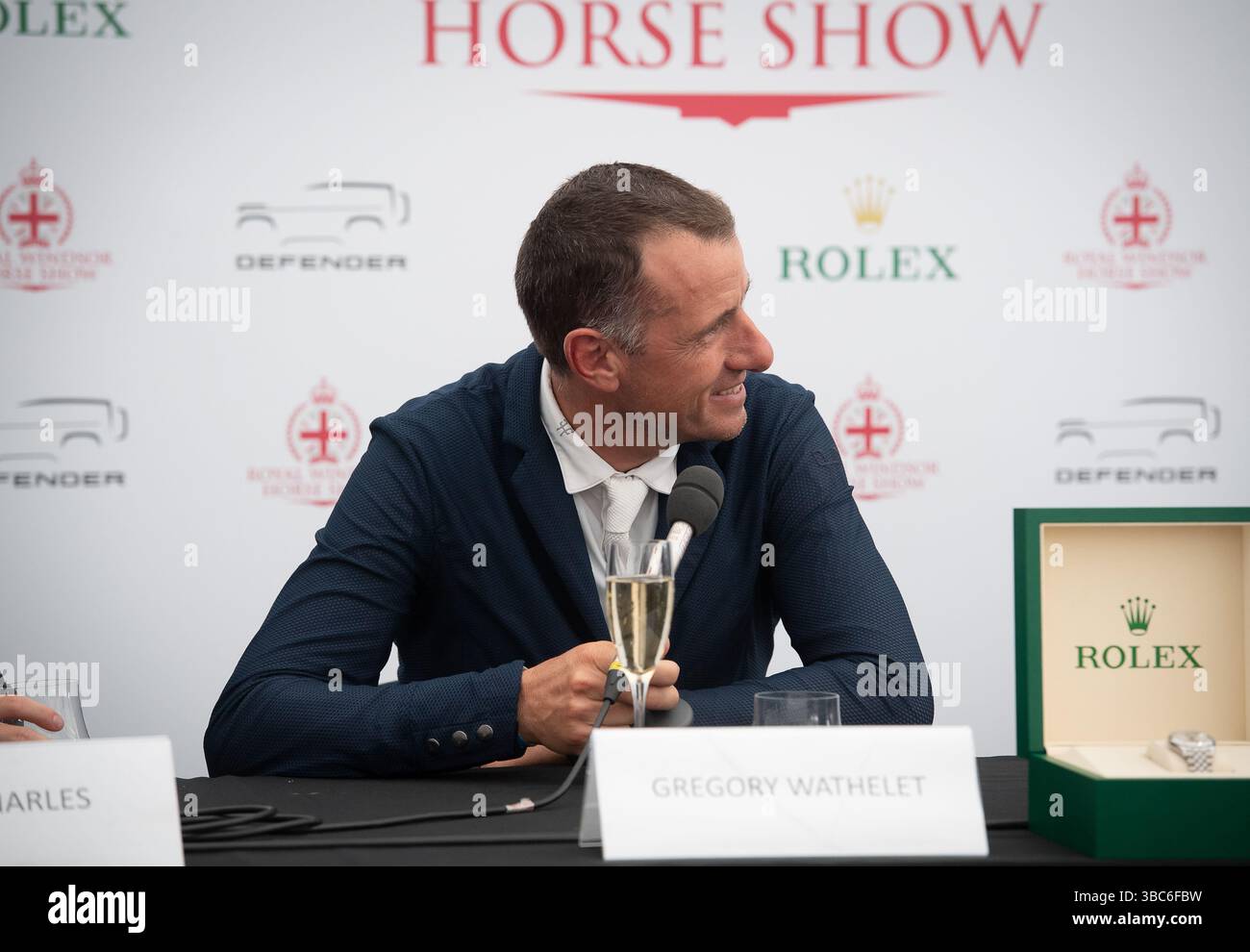 Windsor, Berkshire, Großbritannien. Mai 2025. Gregory Wathelet gewann den renommierten CSI5* Rolex Grand Prix Reitpferd Bond Jamesbond de Hay auf der Royal Windsor Horse Show, die heute auf dem Privatgelände der Royal Windsor Show stattfindet. Hier ist er auf einer Pressekonferenz nach seinem Sieg zu sehen. Quelle: Maureen McLean/Alamy Live News Stockfoto