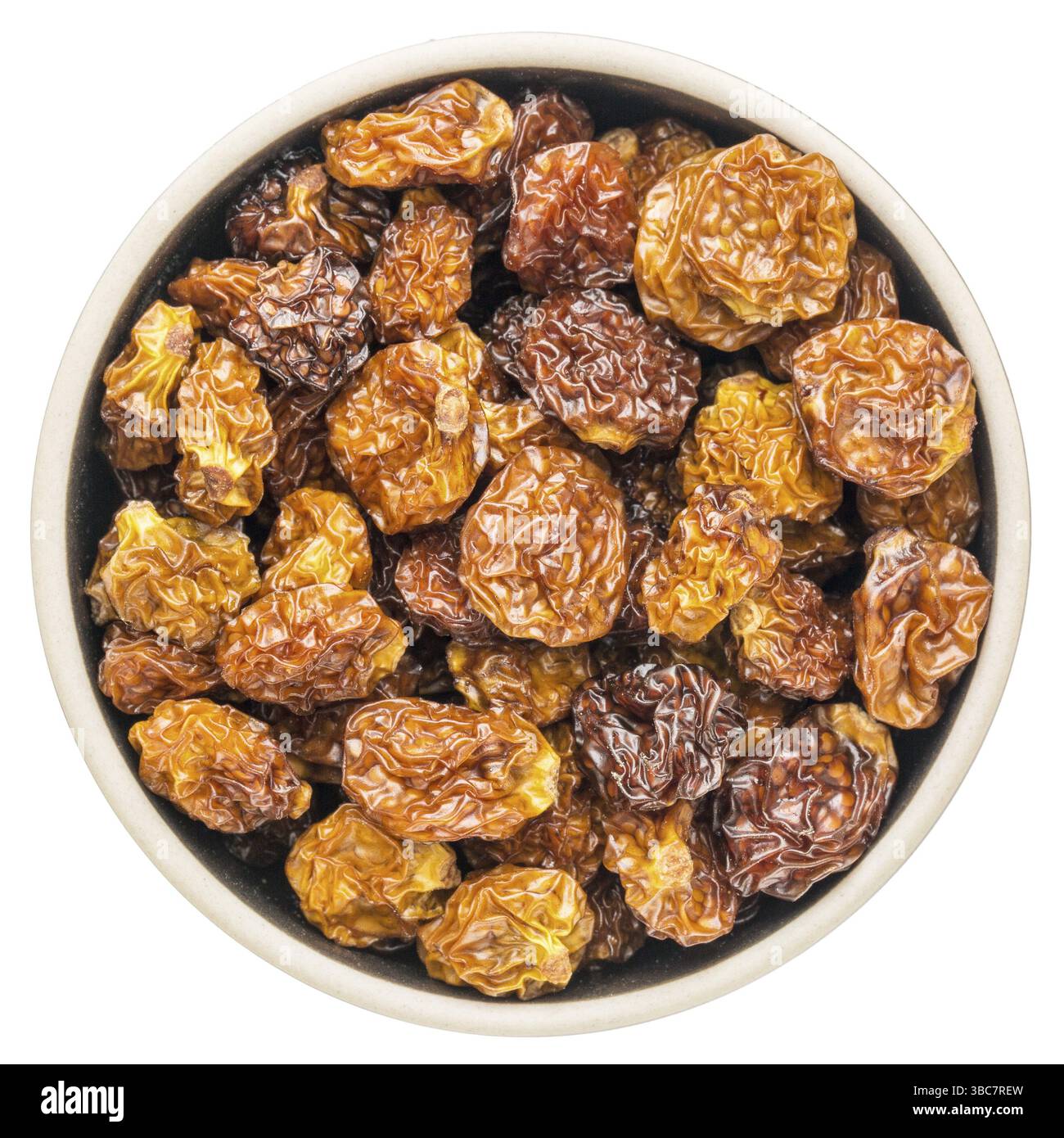 Getrocknete Goldbeeren in einer keramischen runden Schüssel isoliert auf weiß Stockfoto