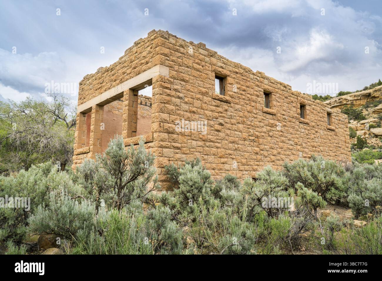 Ruinen von Kohle Bergbau Firma Gemischtwarenladen in der Geisterstadt Sego im Buch Klippen Bereich der östlichen Utah Stockfoto