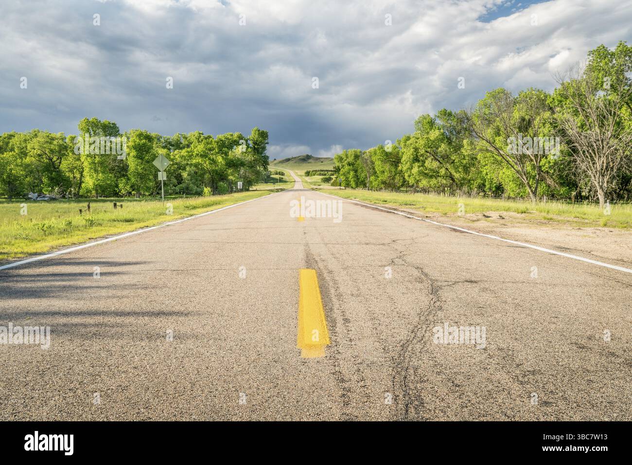Highway in Nebraska Sandhills (Niobrara River Valley) Stockfoto