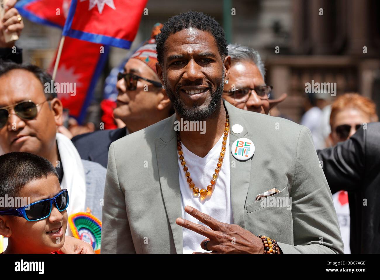 NEW YORK, NEW YORK - 18. MAI 2025: Der öffentliche Advocate von New York City, Jumaane Williams, nahm zusammen mit Tausenden von Völkern an der Nepal Day Parade 2025 Teil, die in Midtown Manhattan stattfand und die nepalesische Kultur, das Erbe und den Stolz der Gemeinschaft zelebrierte. Die Parade fand auf der Madison Avenue von der 38th Street zur 27th Street statt. Die Veranstaltung bot farbenfrohe traditionelle Kleidung, musikalische Darbietungen, Gemeindeführer und begeisterte Teilnehmer der nepalesischen amerikanischen Gemeinschaft. Foto: Luiz Rampelotto/EuropaNewswire Stockfoto