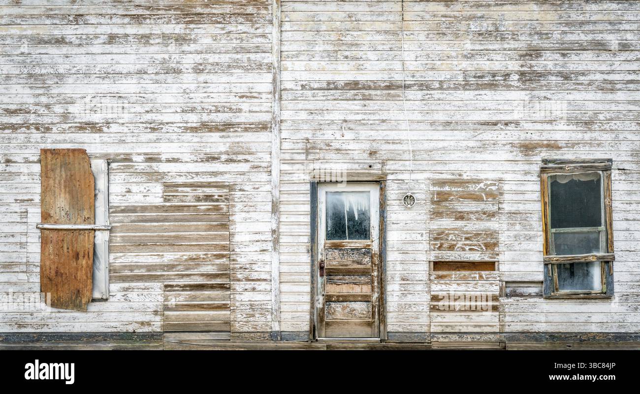 Fassade eines alten verlassenen Gebäudes in einer Geisterstadt im Osten Utahs Stockfoto