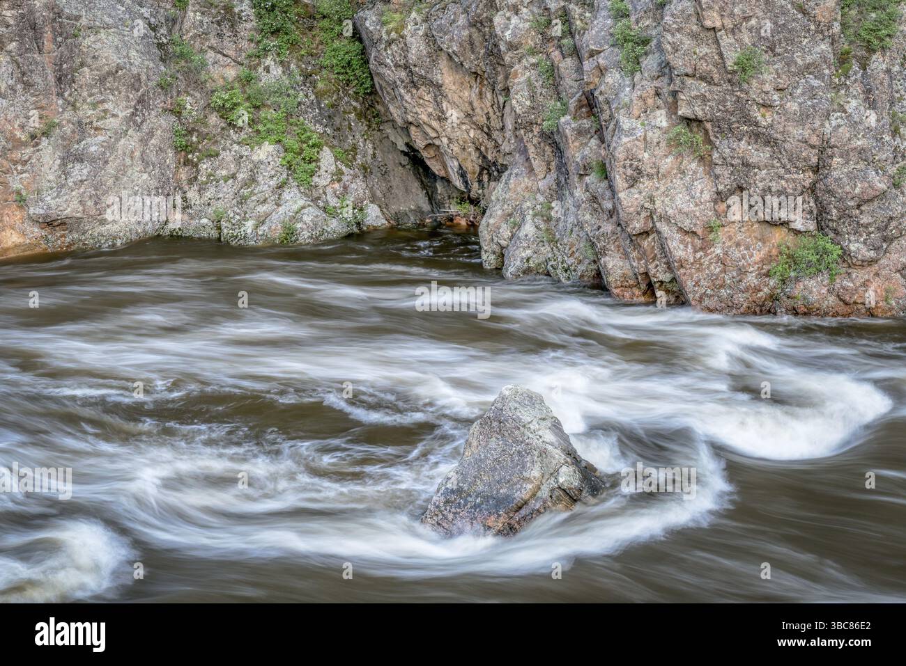 Quellfluss des Cache la Poudre River über Fort Collins, Colorado Stockfoto