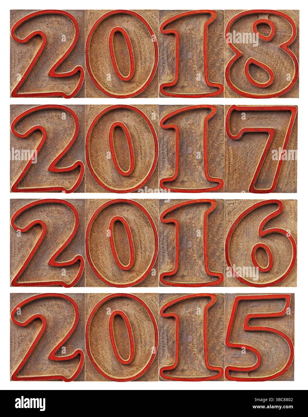 Durchgangs- und Eingangsjahre (2015, 2016, 2017), 2018) in Buchdruckholzblock, mit roter Tinte gebeizt, isoliert auf weiß Stockfoto