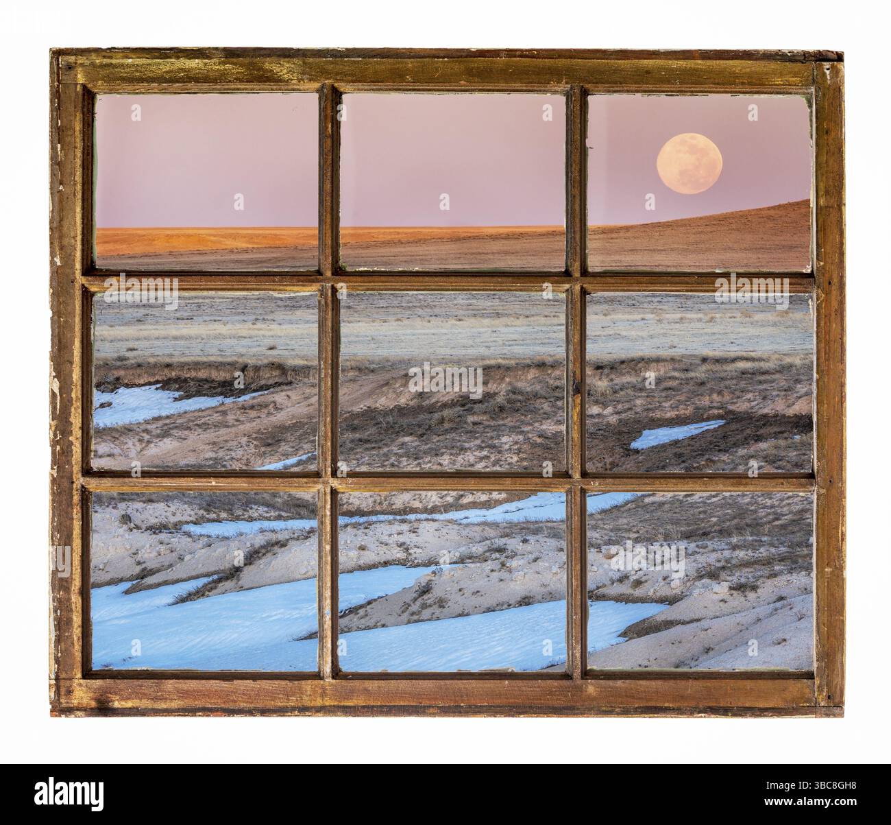 Sonnenuntergang und Mondaufgang über Prairie wie aus einem Jahrgang Schiebefenster gesehen Stockfoto