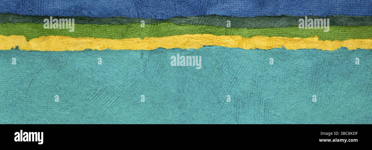 See und Himmel - abstrakte Landschaft mit strukturierten bunten Baumrindenpapier, handgefertigt in Mexiko, Panoramafanner Stockfoto