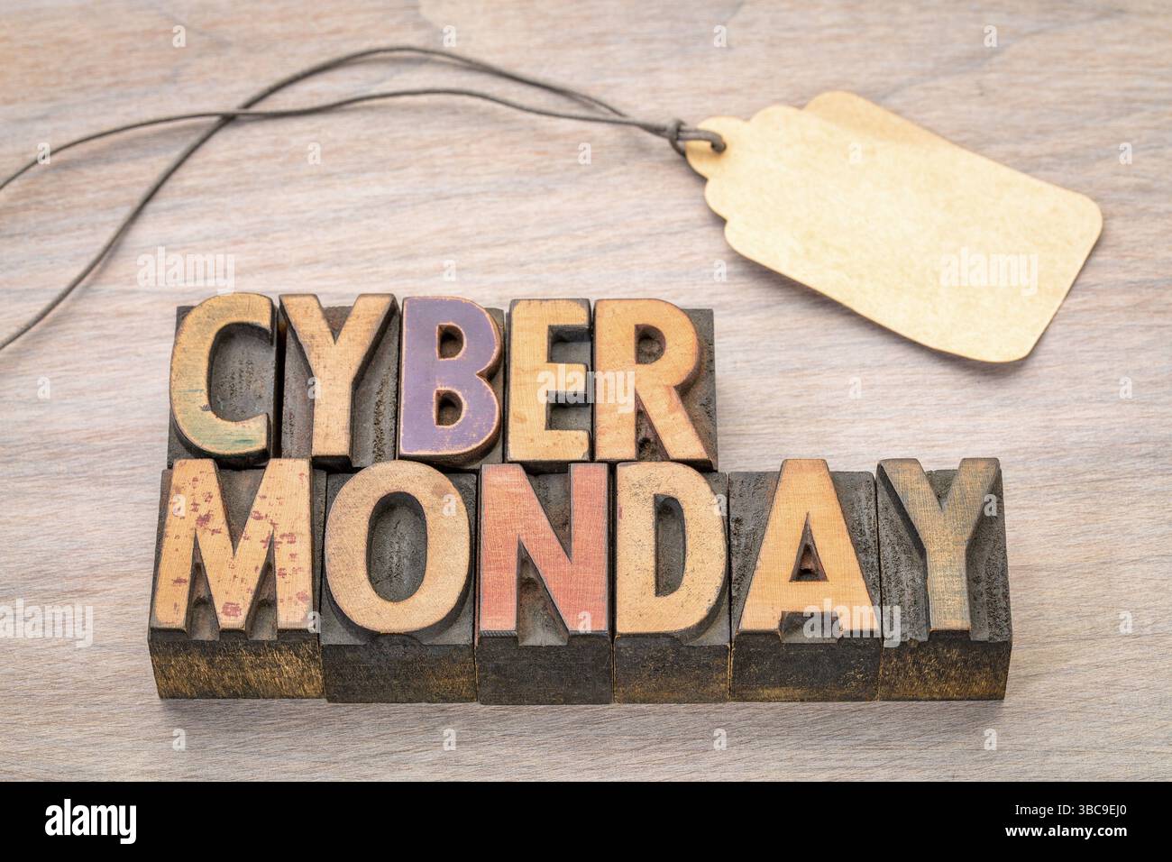 Cyber Monday - Internet Holiday Shopping - Text in Vintage buchdruck Holzart mit einer leeren Preis Stockfoto