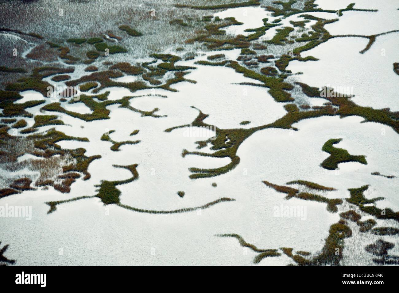 Luftaufnahme von Sümpfen und Barriereinseln rund um Wrightsville Beach, NC Stockfoto