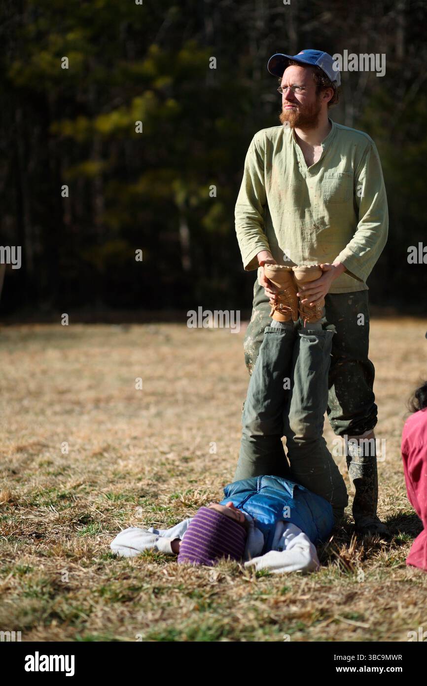 Bauern entspannen sich während einer Pause im Crop Mob, Stockfoto