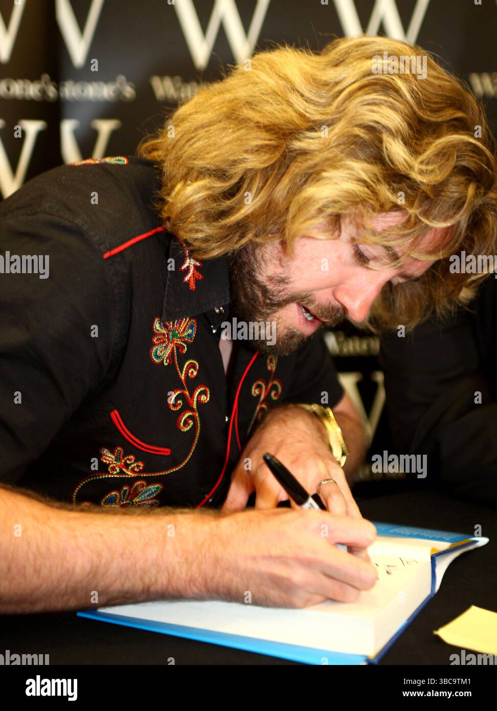 Justin Lee Collins bei einer Unterzeichnung seines neuen Buches „Good Times“ in Birmingham am 24. September 2009 Stockfoto