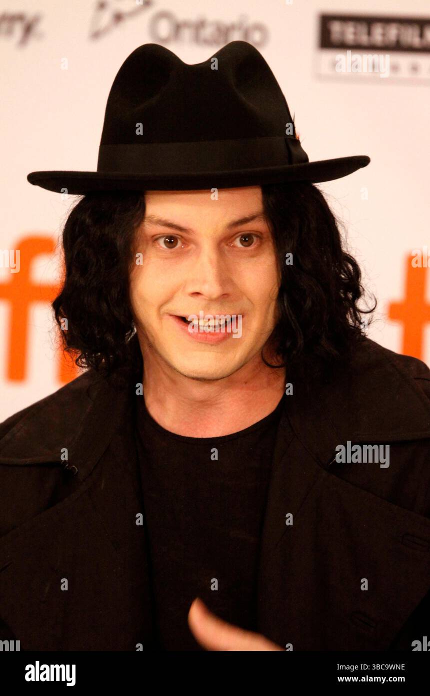 Jack White auf der Pressekonferenz für „White Stripes: Under the Great White Northern Lights“ beim Toronto International Film Festival in Kanada am 18. September 2009 Stockfoto Jack White auf der Pressekonferenz für „White Stripes: Under the Great White Northern Lights“ beim Toronto International Film Festival in Kanada am 18. September 2009 Stockfoto